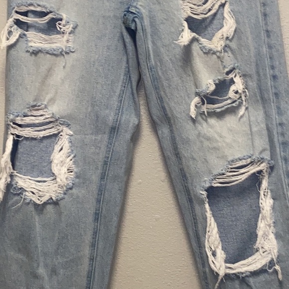 Kancan Size 26 Kyla Ripped Distressed Light Wash 90's Mom Boyfriend Jeans: 4985 - Picture 4 of 12